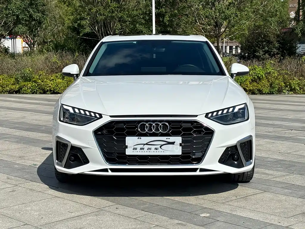 Audi A4L 2022 — фото 1
