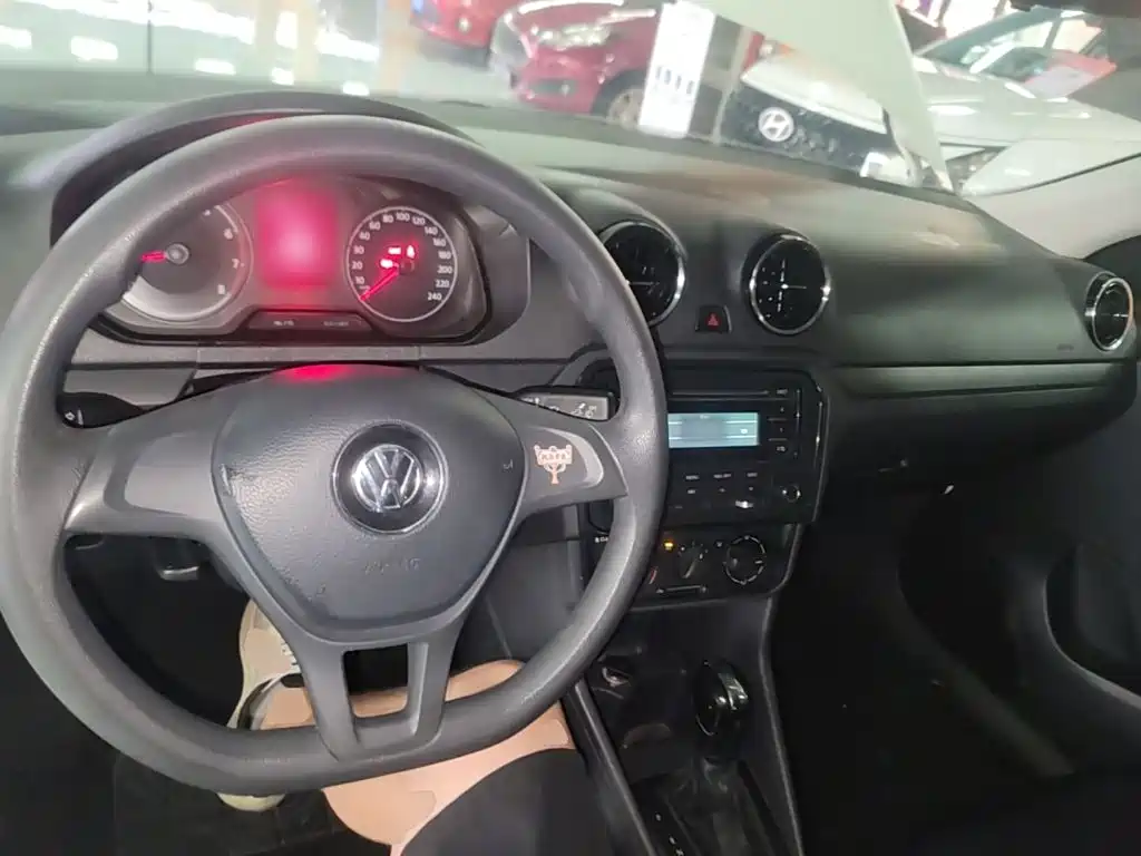 Volkswagen Jetta 2019 — фото 10