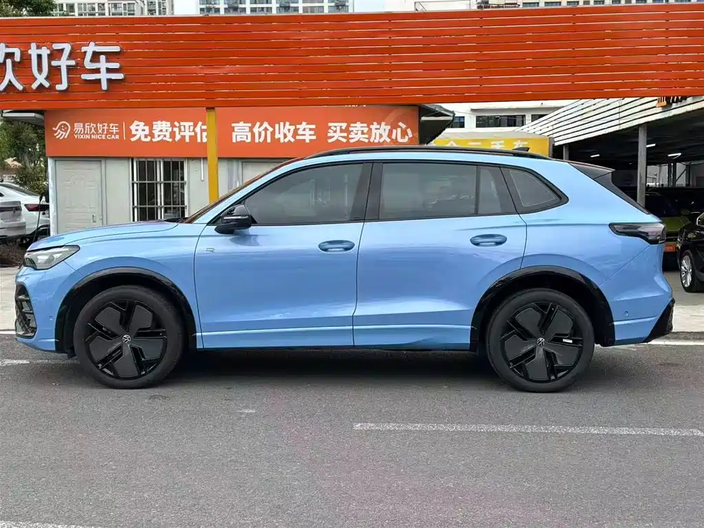 Volkswagen Tiguan L 2024 — фото 4