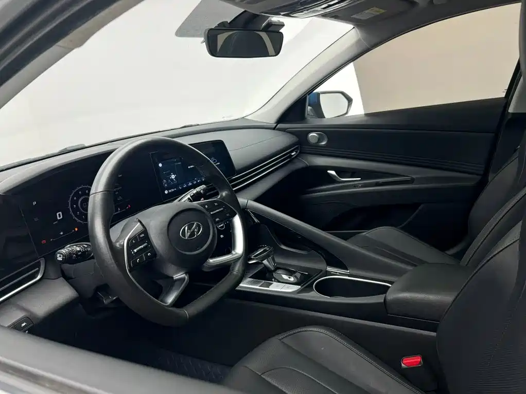 Hyundai Elantra 2022 — фото 13