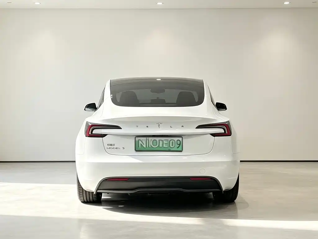 Tesla Model 3 2025 — фото 8