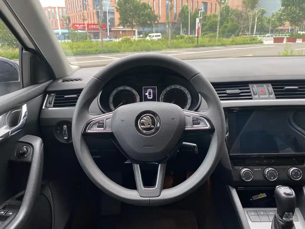 Skoda Octavia 2020 — фото 13