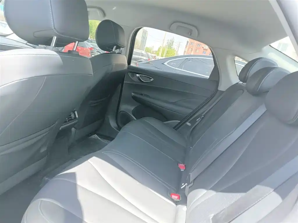 BYD Seal 05 DM-i 2025 — фото 17