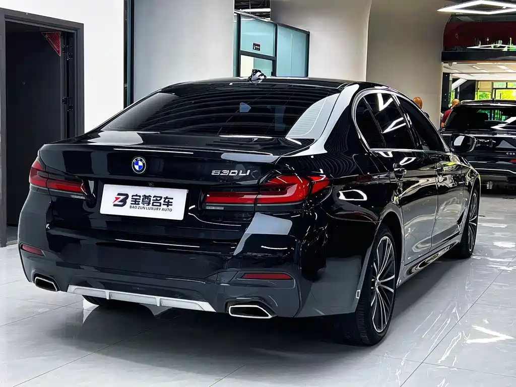 BMW 5 Series 2023 — фото 11