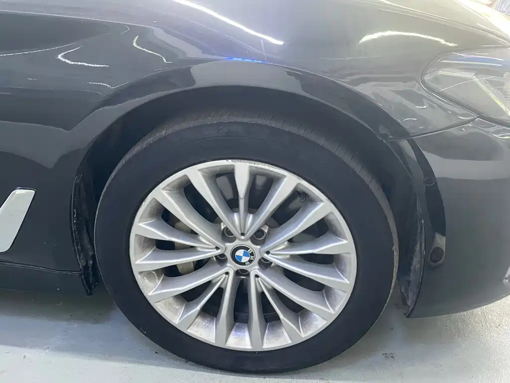BMW 5 Series 2019 — фото 15