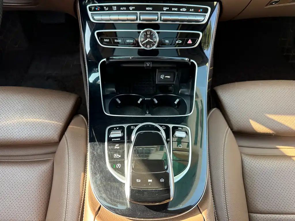 Mercedes-Benz E-Class 2017 — фото 20