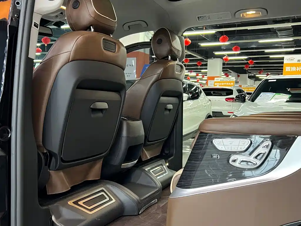 Mercedes-Benz V-Class 2022 — фото 17