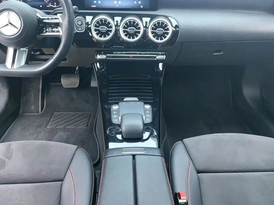 Mercedes-Benz A-Class 2023 — фото 16