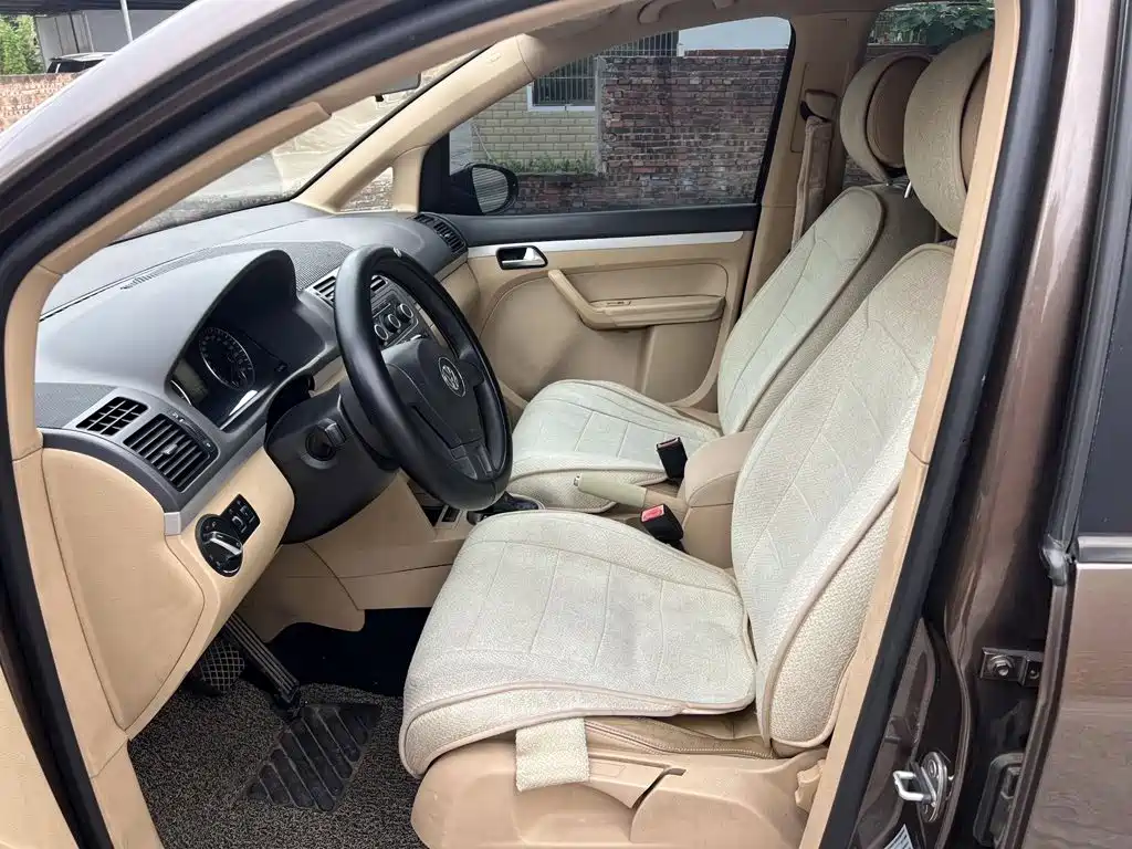 Volkswagen Touran 2011