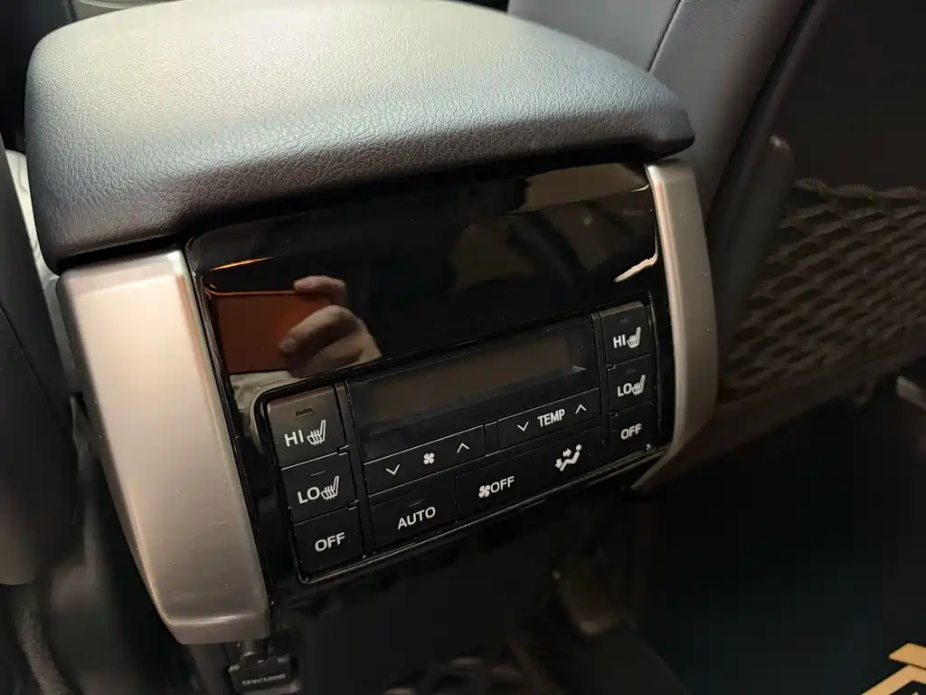 Toyota Prado 2020 — фото 18