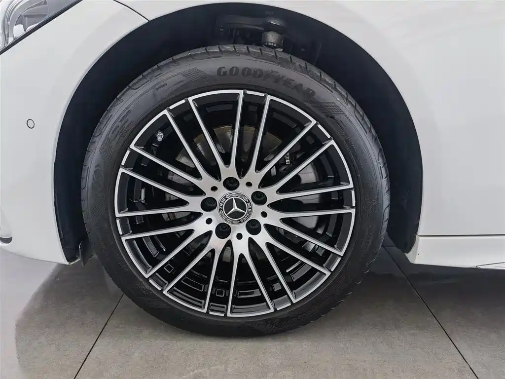 Mercedes-Benz C-Class 2023 — фото 17