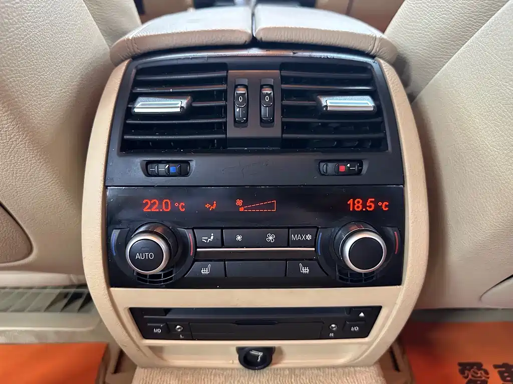 BMW 5 Series 2012 — фото 19