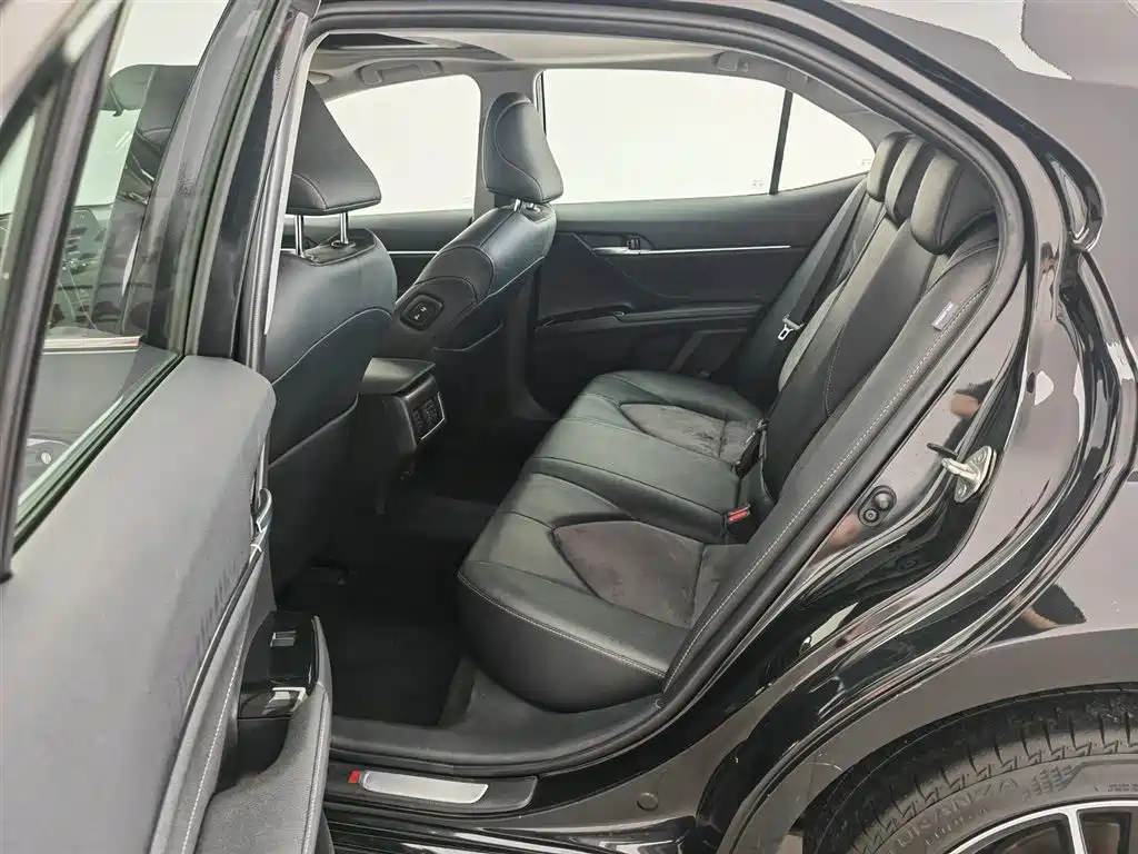 Toyota Camry 2022 — фото 15
