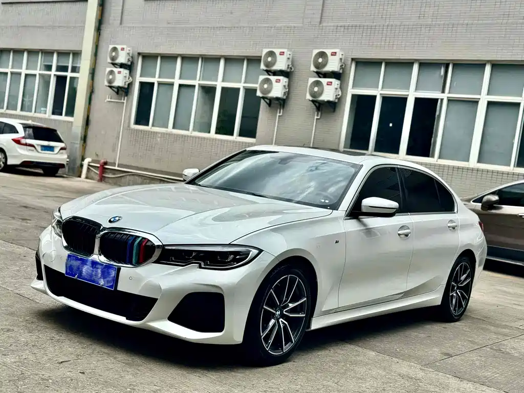 BMW 3 Series 2021 — фото 1