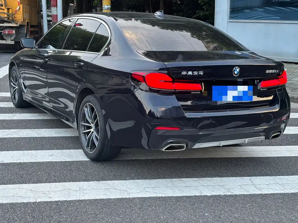 BMW 5 Series 2023 — фото 18
