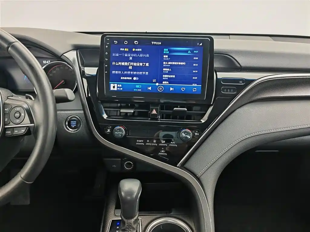Toyota Camry 2022 — фото 12