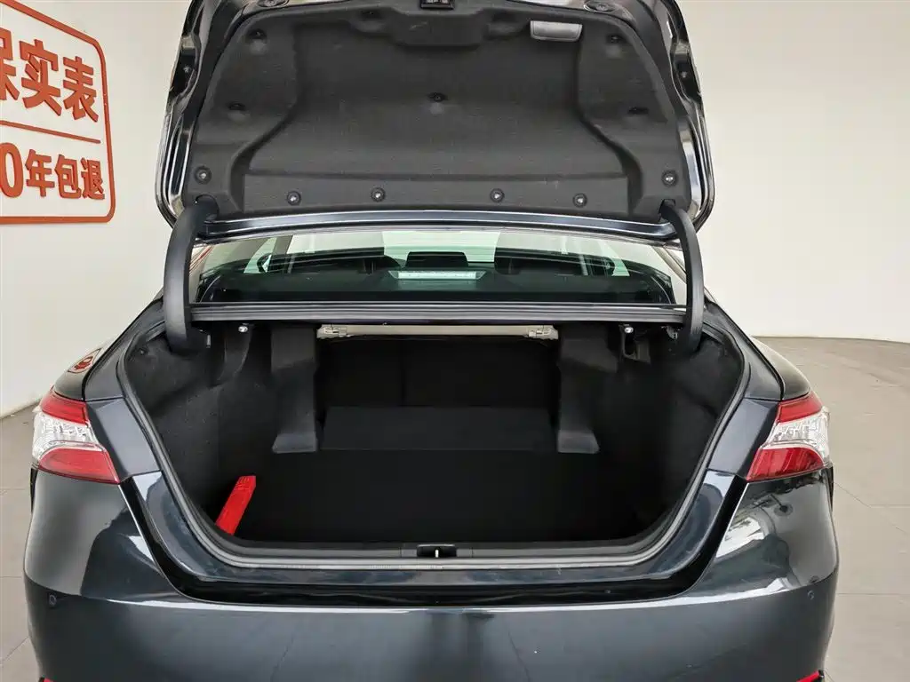 Toyota Camry 2022 — фото 16
