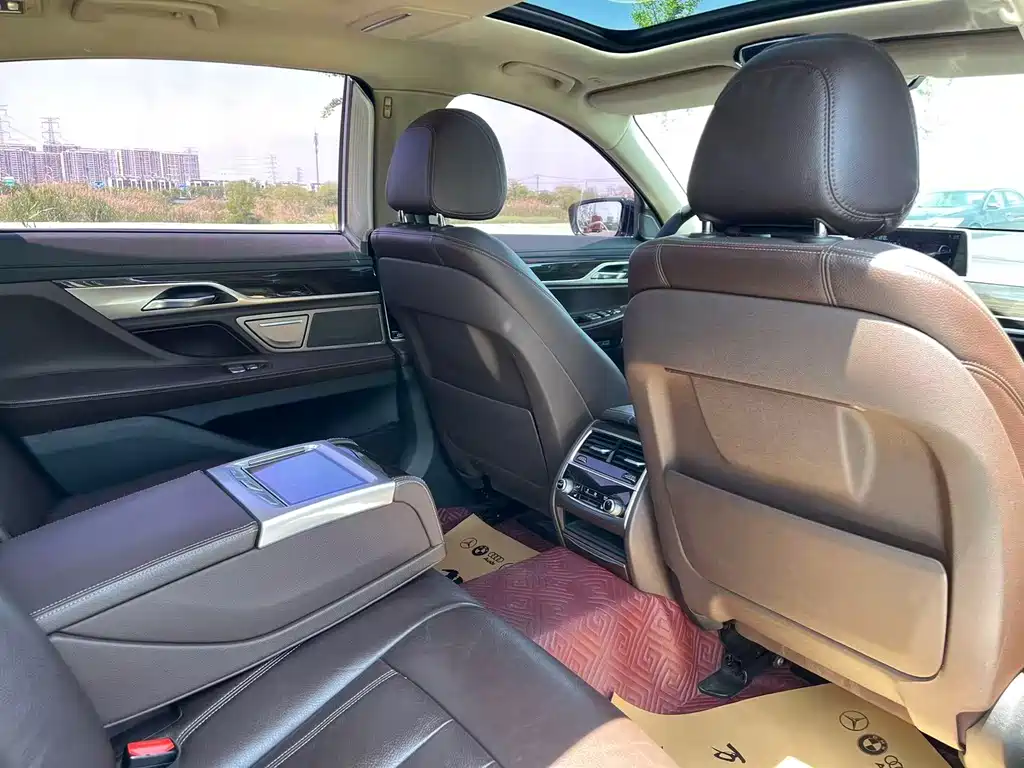 BMW 7 Series 2017 — фото 17