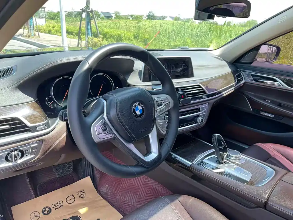 BMW 7 Series 2017 — фото 14
