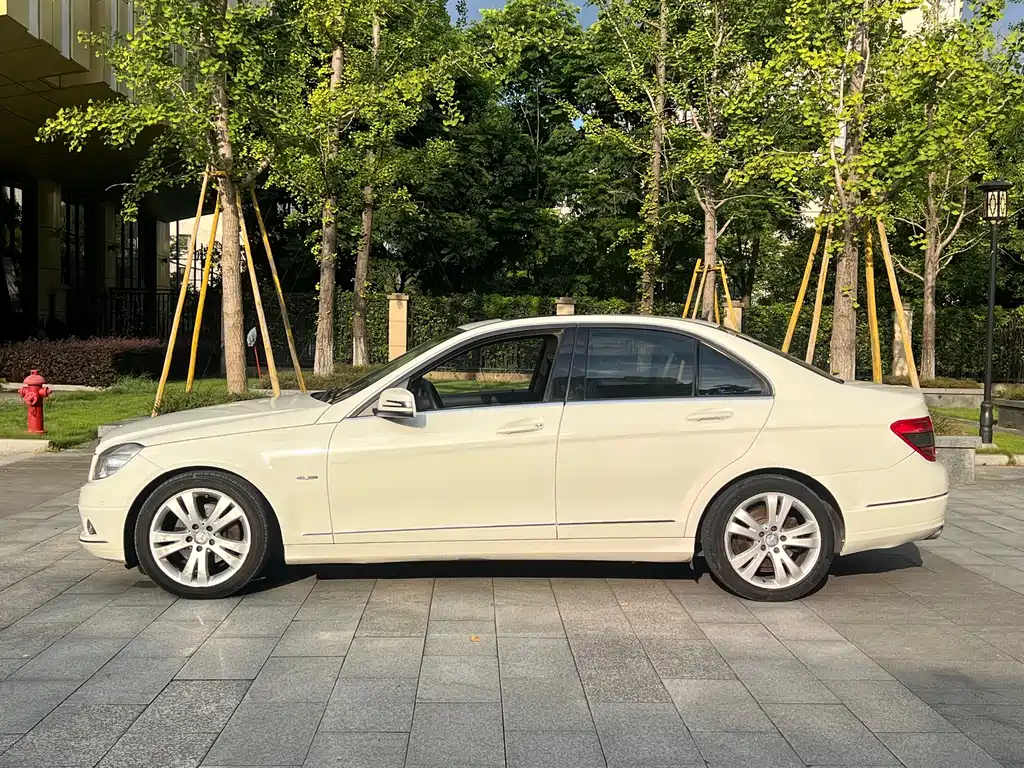 Mercedes-Benz C-Class 2010