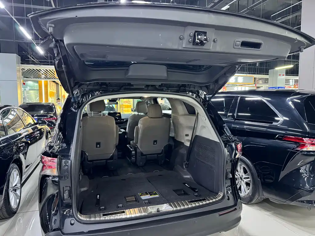 Toyota Sienna 2023 — фото 16
