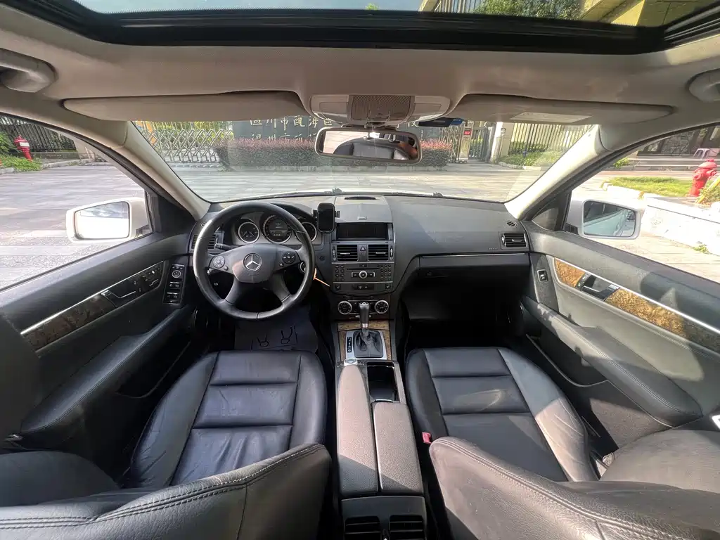 Mercedes-Benz C-Class 2010 — фото 10