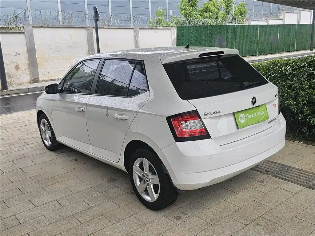 Skoda Fabia 2017 — фото 5
