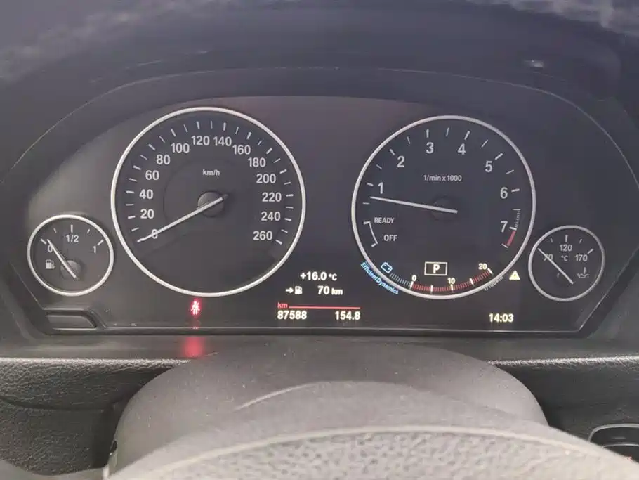 BMW 3 Series 2018 — фото 14