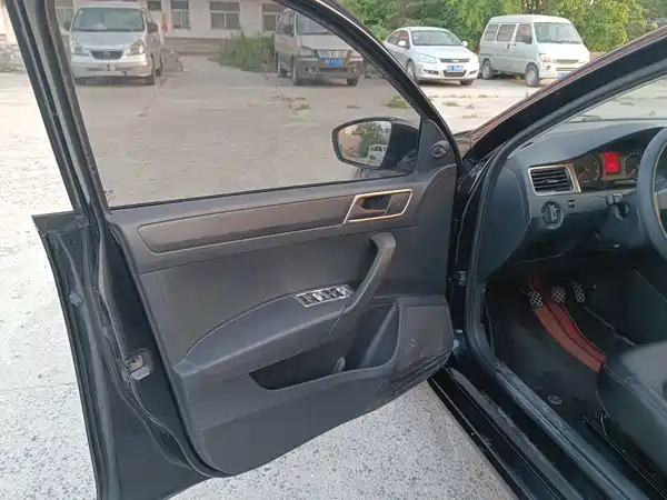 Volkswagen Santana 2013