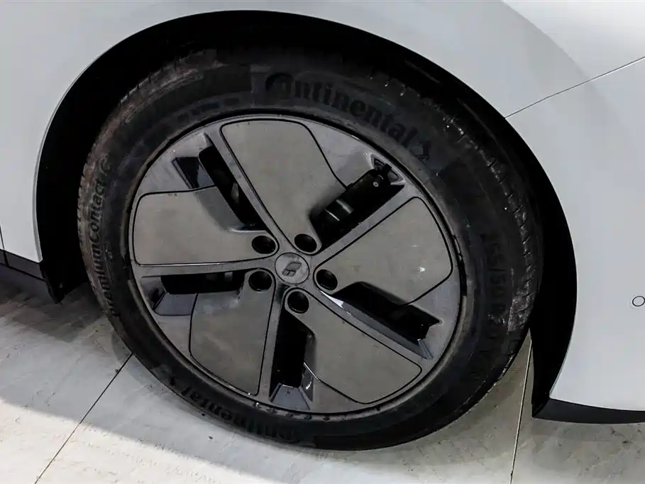 Li Auto i8 2025 — фото 36