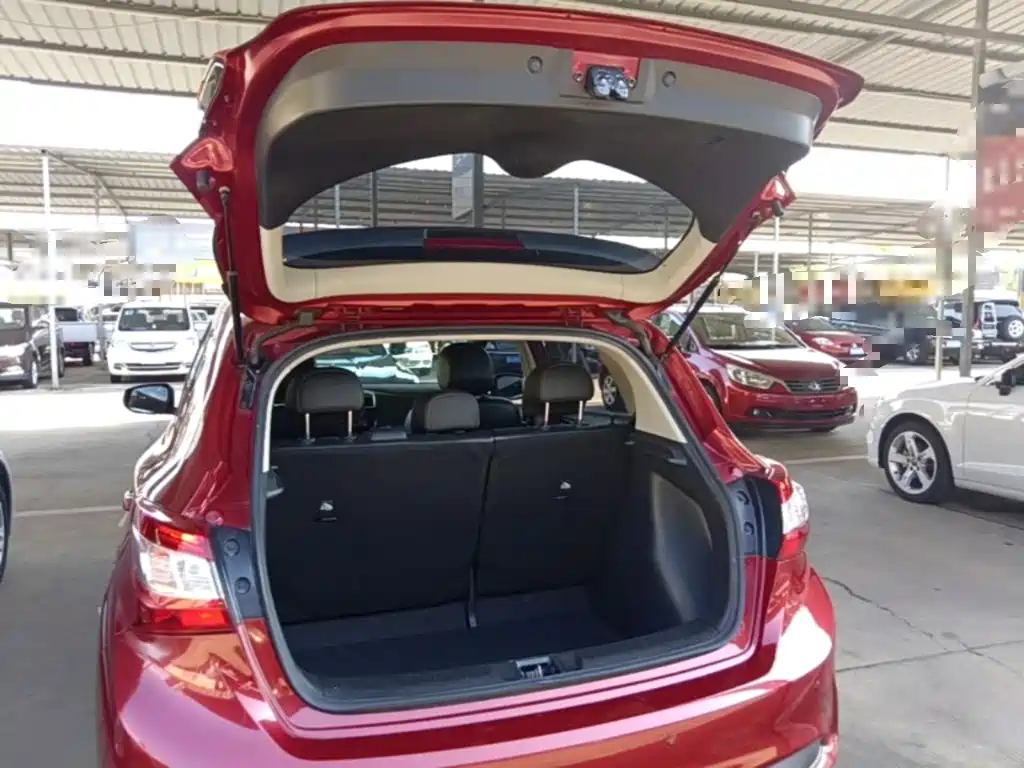 Nissan Tiida 2018 — фото 19