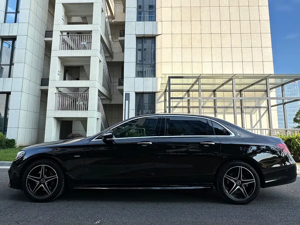 Mercedes-Benz E-Class 2020 — фото 29