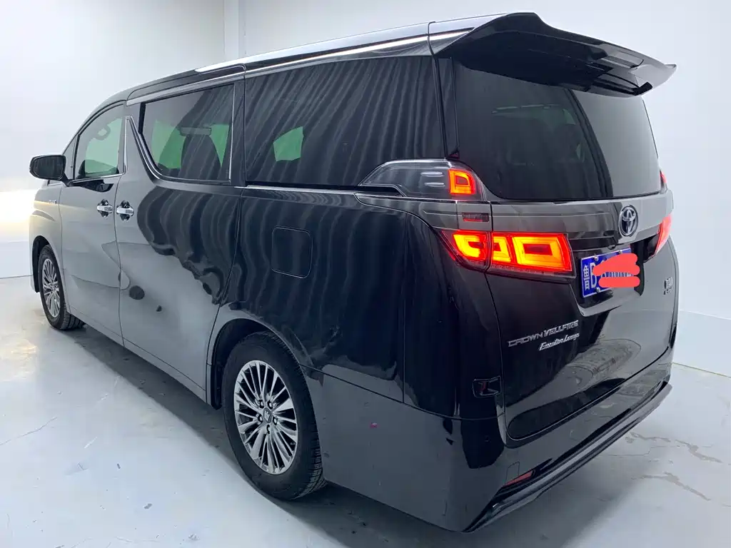 Toyota Vellfire 2022 — фото 3