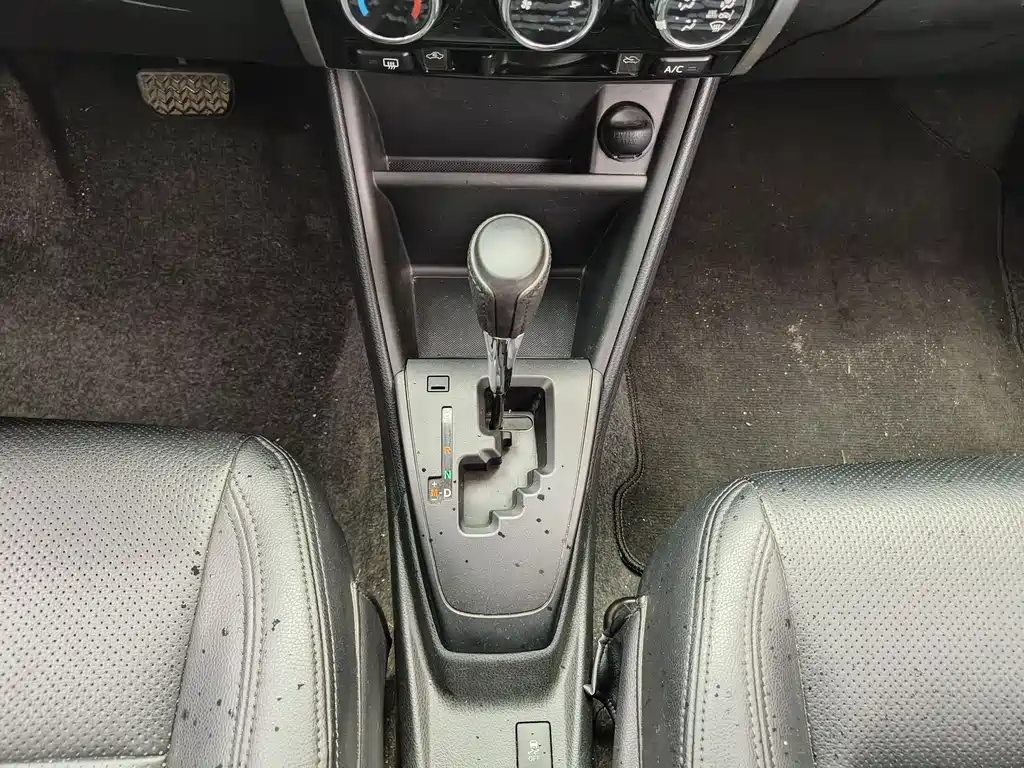 Toyota Yaris L 2017 — фото 12