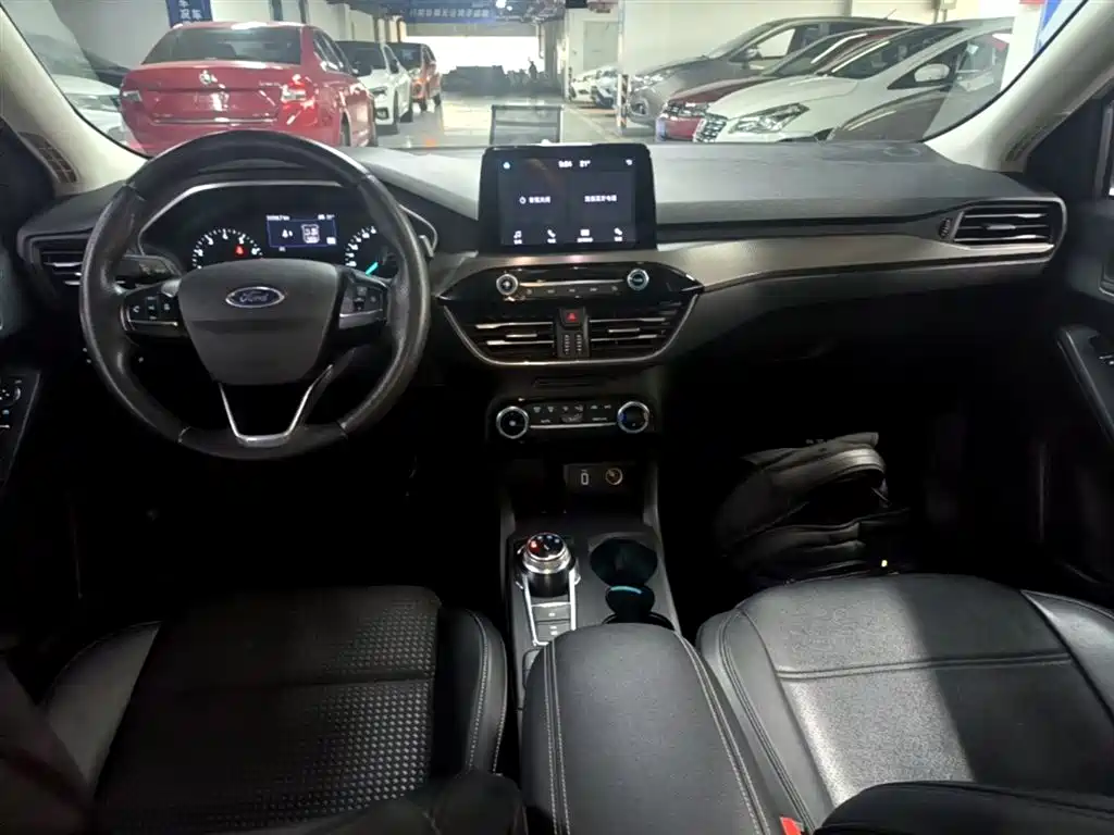 Ford Focus 2020 — фото 10