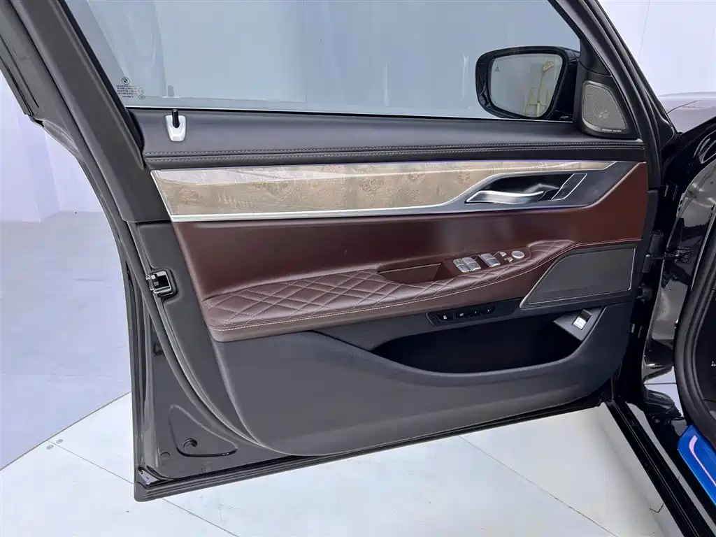 BMW 7 Series 2020 — фото 16