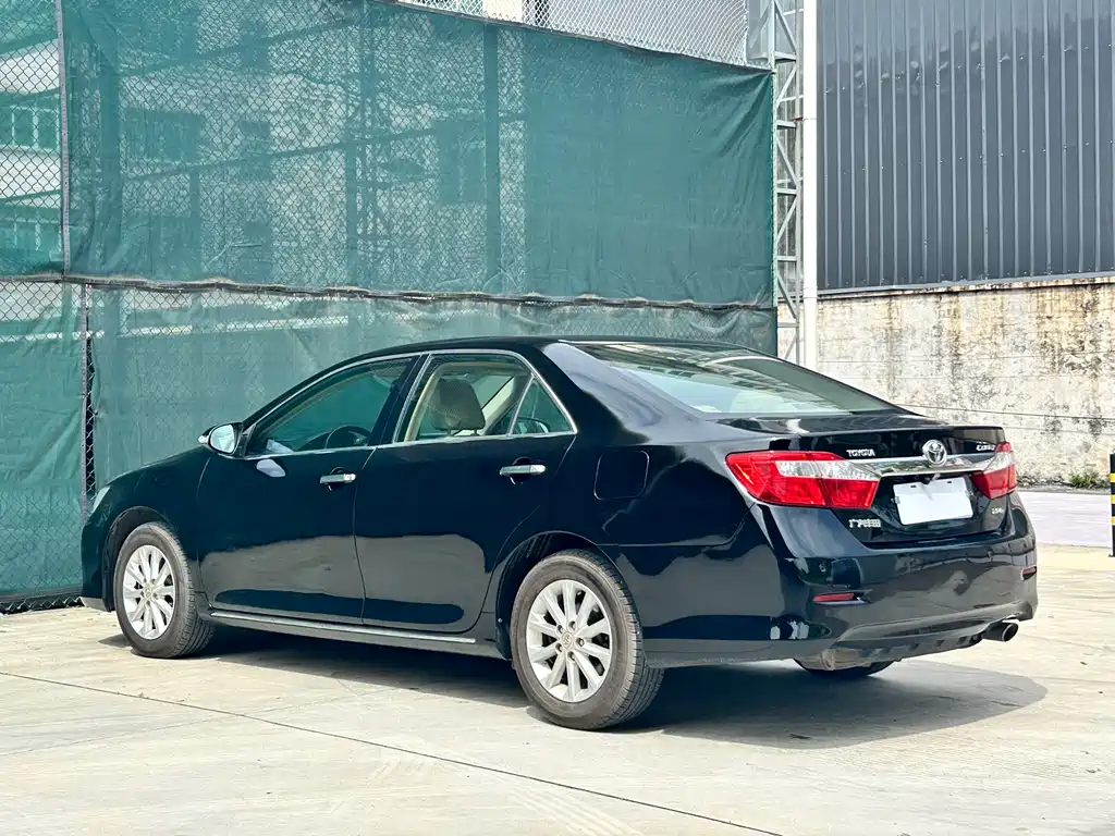 Toyota Camry 2013 — фото 4