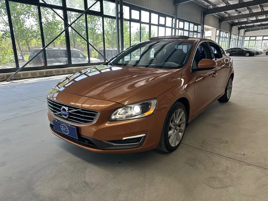 Volvo S60 2014 — фото 1