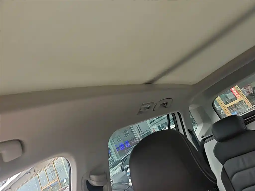 Volkswagen Tiguan L 2017 — фото 18