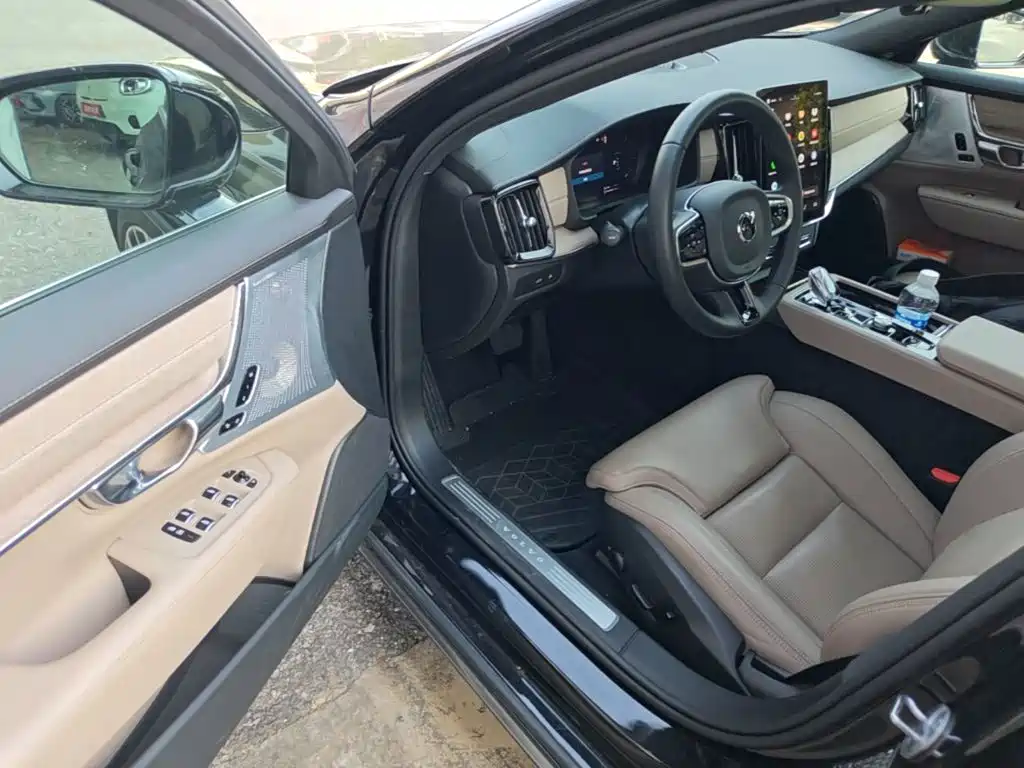 Volvo S90 Plug-In Hybrid 2025 — фото 23