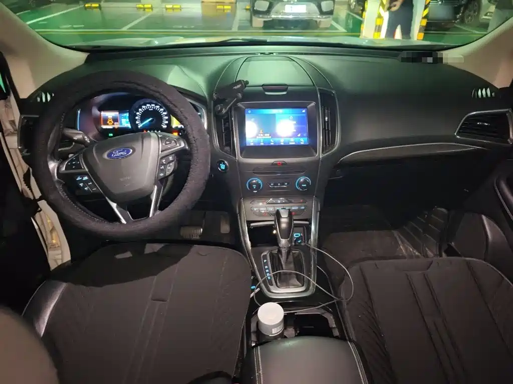 Ford Edge 2017 — фото 10