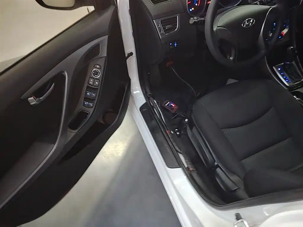 Hyundai Elantra Langdong 2015 — фото 16