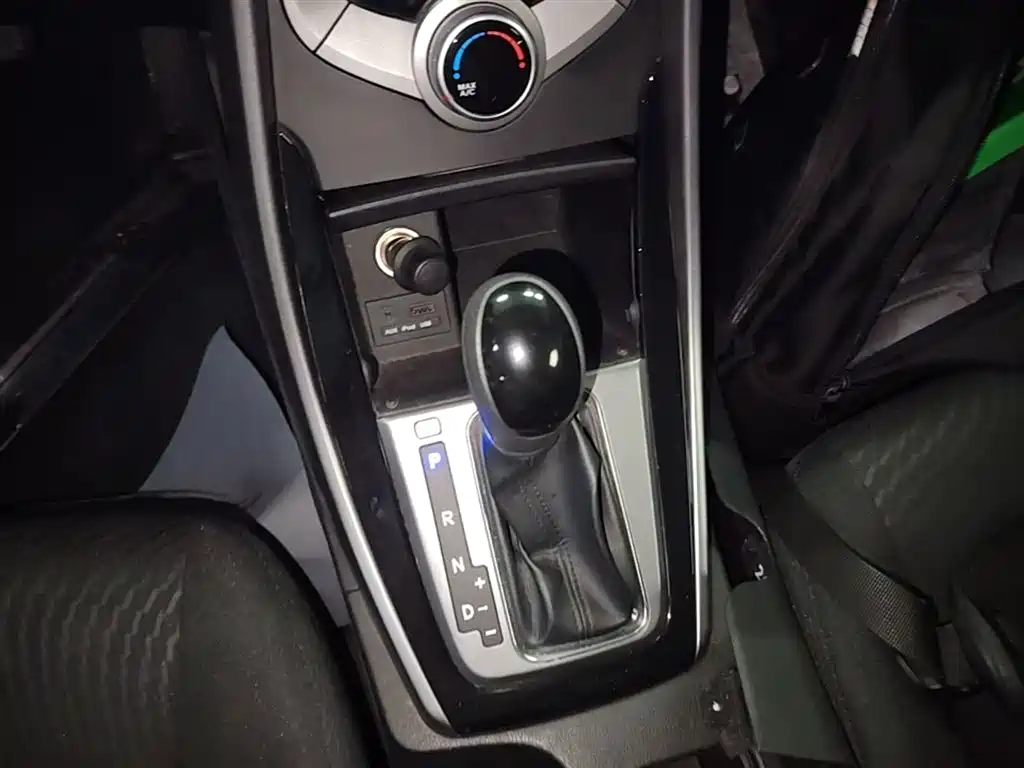 Hyundai Elantra Langdong 2015 — фото 14