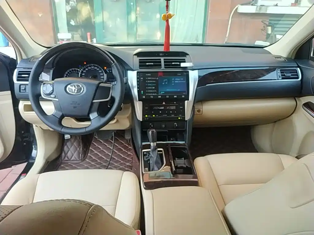 Toyota Camry 2017 — фото 10