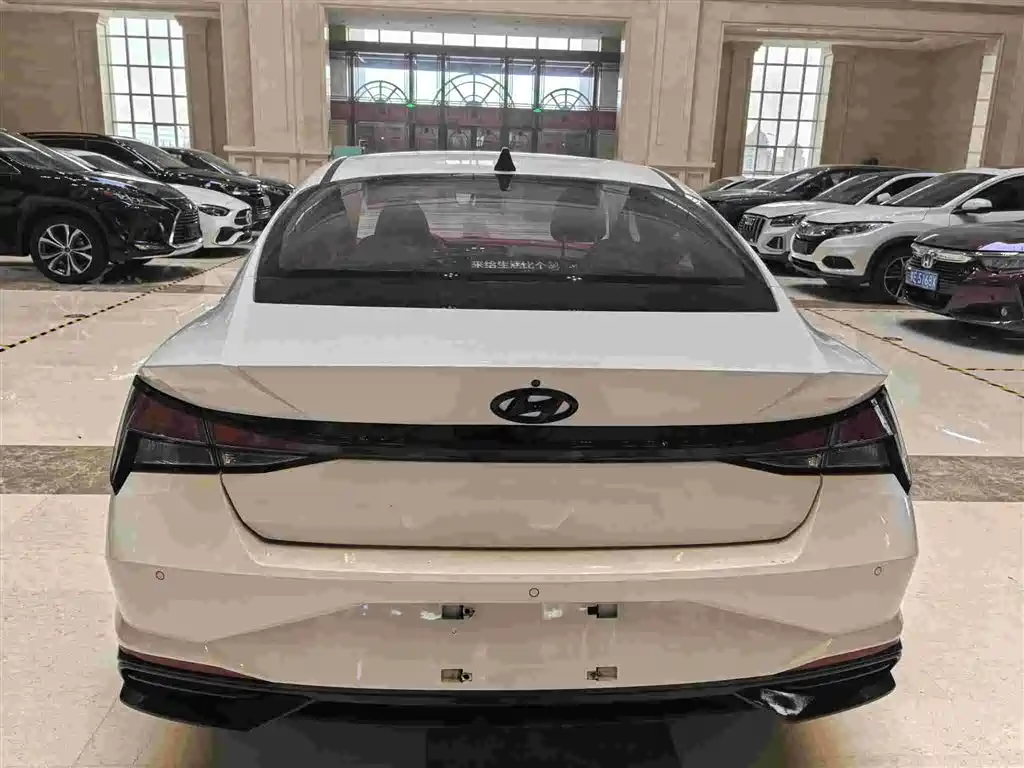 Hyundai Elantra 2023 — фото 19