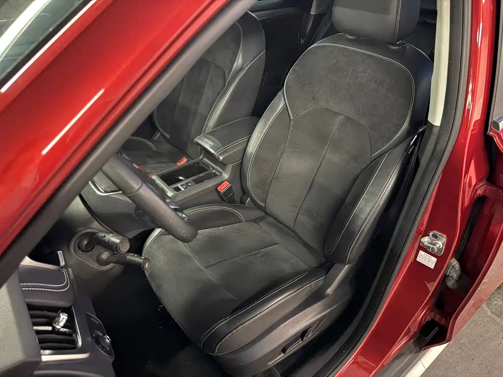 Roewe RX5 New Energy 2018 — фото 9