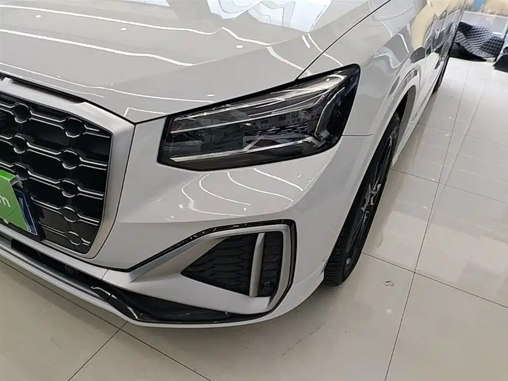 Audi Q2L 2023 — фото 24