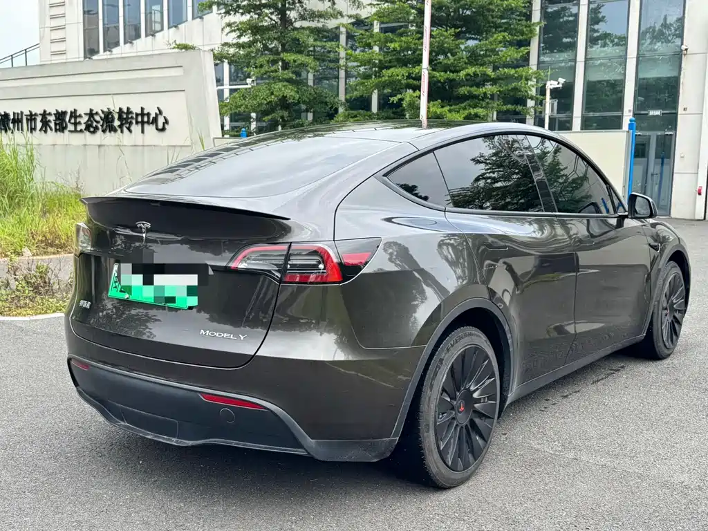 Tesla Model Y 2023 — фото 9
