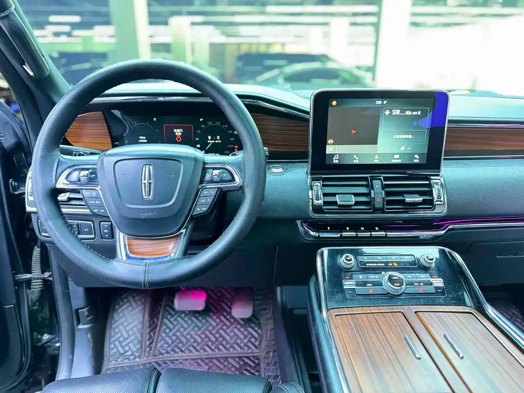 Lincoln Navigator 2018 — фото 15