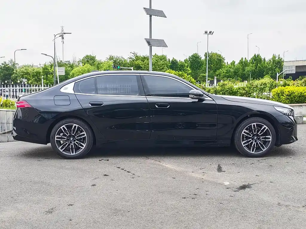 BMW 5 Series 2026
